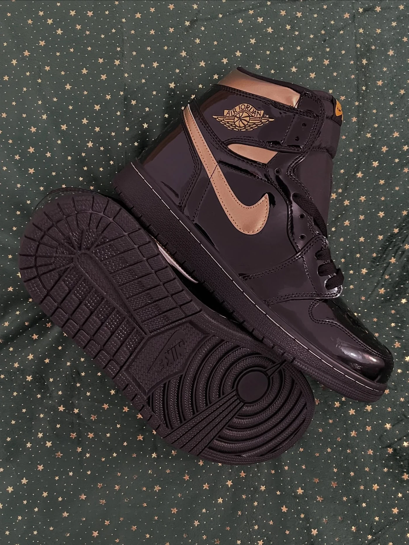 Jordan 1 Black Metallic Gold, imaginea 2