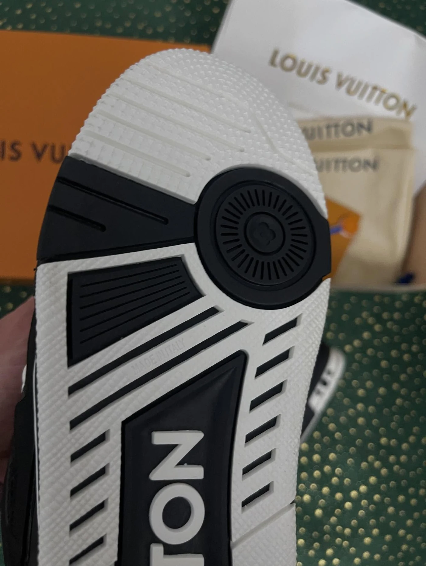LV Skate Black White Satin Finish, imaginea 10