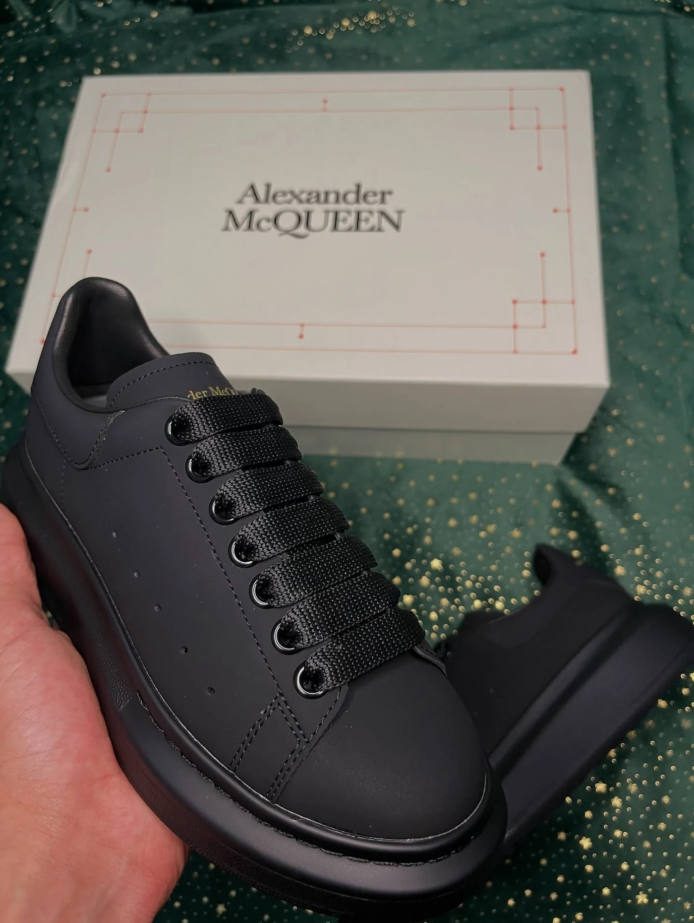 McQueen Black, imaginea 3
